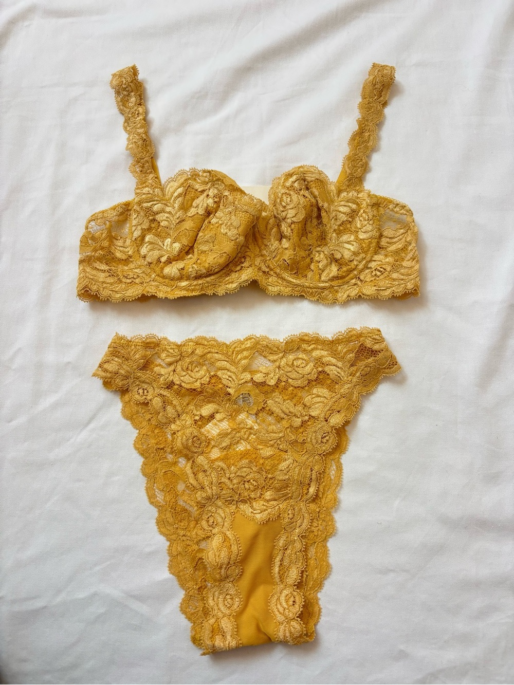 Vintage La Perla Yellow Lace Balconette Bra & Panty Lingerie Set